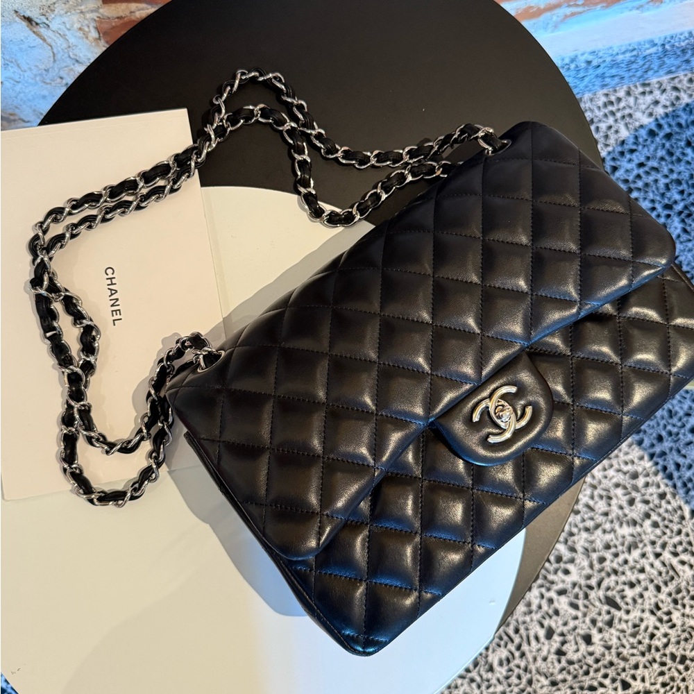 ✨Authentic ✨ Jumbo Vintage 1992 Chanel Classic Double Flap